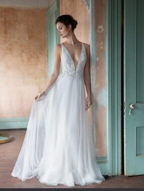Lazaro Alma 3902 Wedding Dress | Size 4 | Gold Ombré Sparkle | Matching Cape Inc